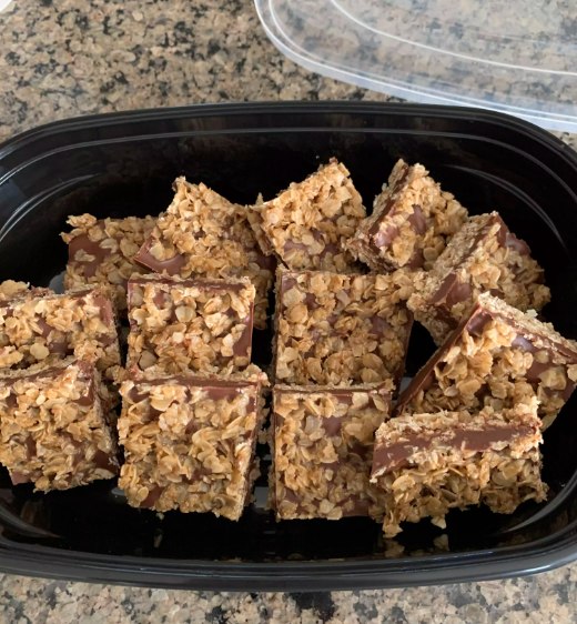 NO BAKE CHOCOLATE OAT BARS