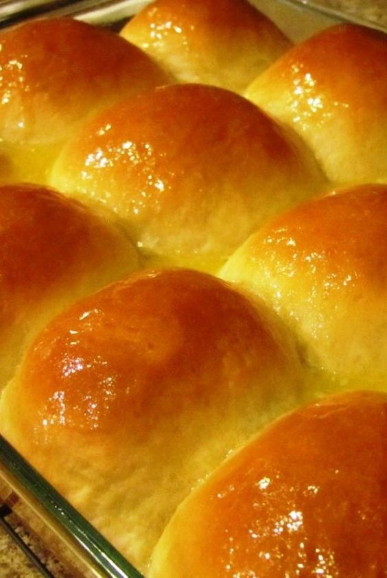 HOMEMADE BREAD ROLLS