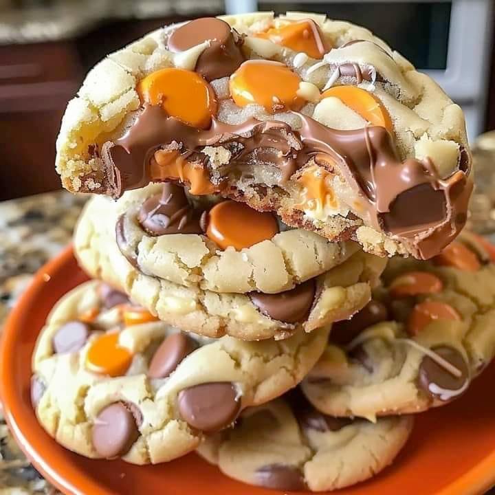 Gooey Reese’s Cheesecake Cookies